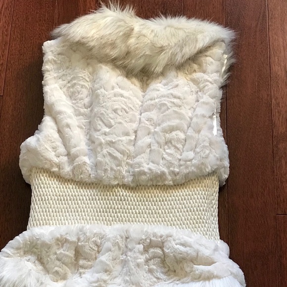 VERY POSH, SPECIAL OCCASION FAUX FUR VEST EUC - Picture 4 of 9